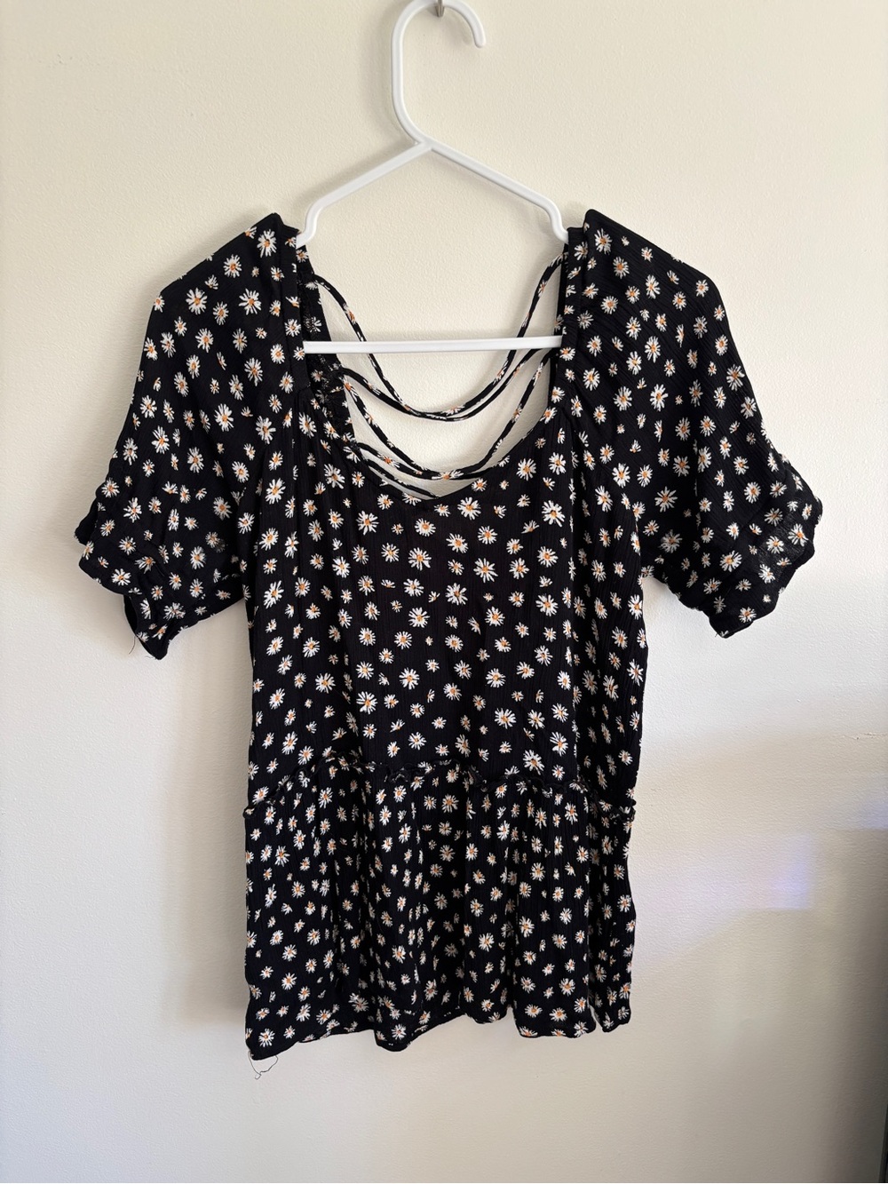 Maurices Black Floral Daisy Peplum Short Sleeve Top